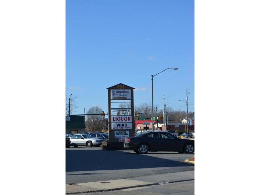 Photo #6: 701 Market Street