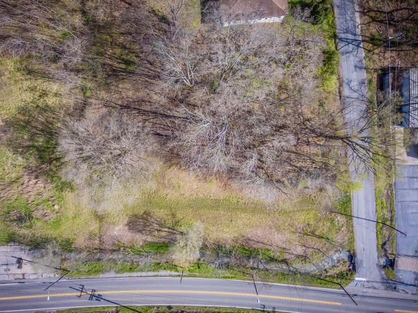 Photo #9: 1005&1009 Bloomingdale Road