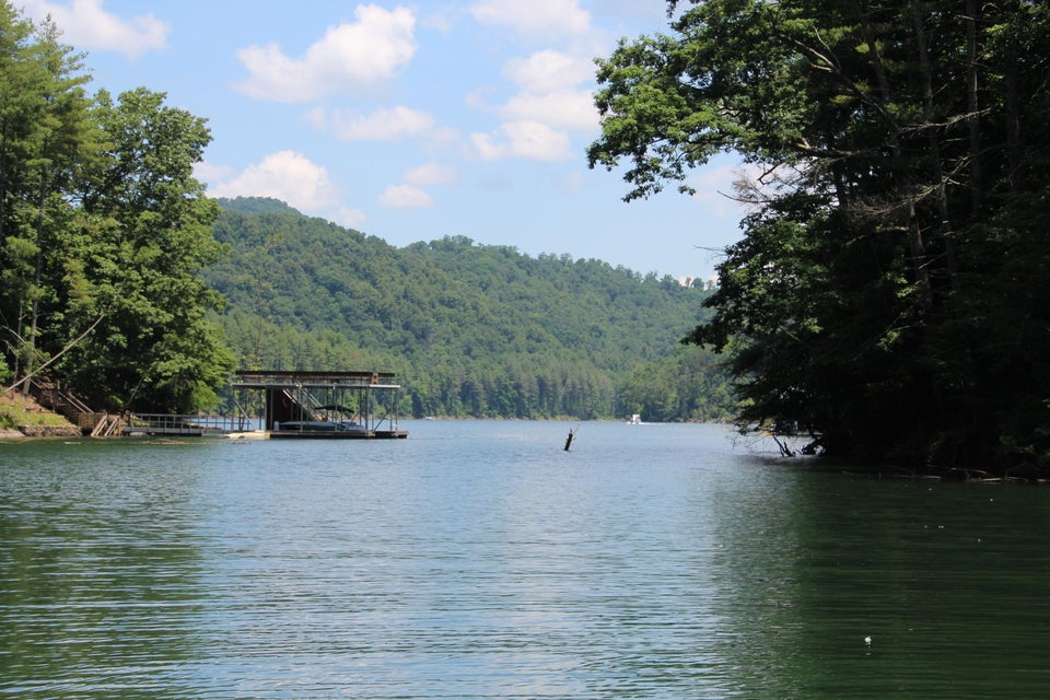 Photo #3: 8 Oak Point Place