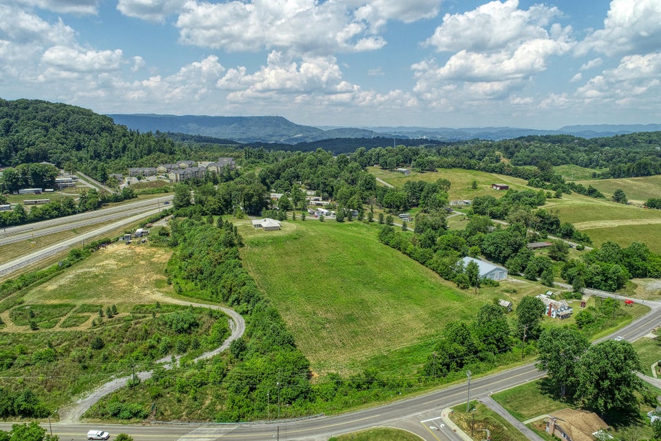 Photo #2: 213 229 Melrose Lane