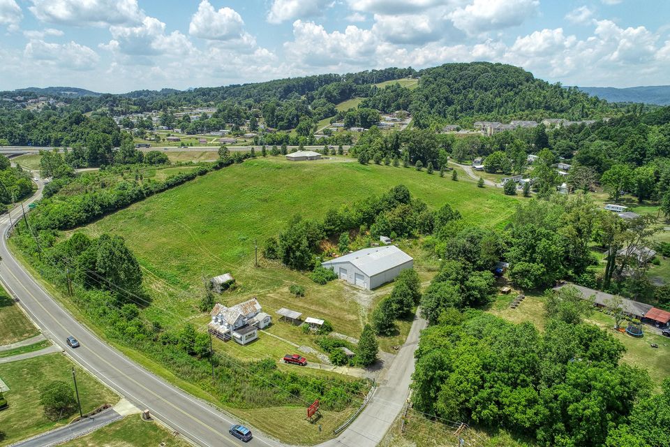 Photo #10: 213 229 Melrose Lane