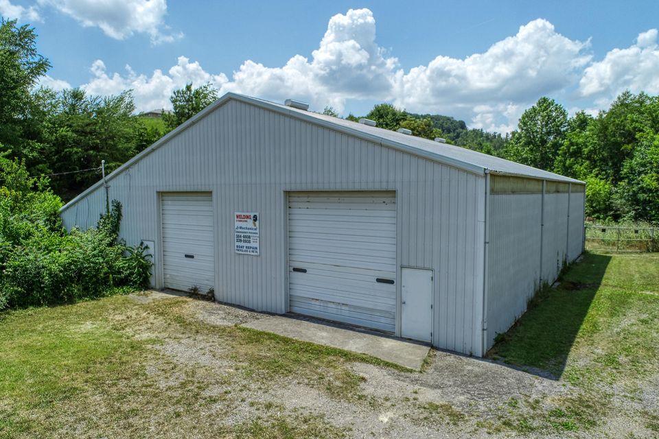Photo #12: 213 229 Melrose Lane