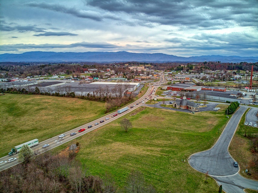 Photo #6: 1435 70 Tn Hwy Bypass / Heritage Court