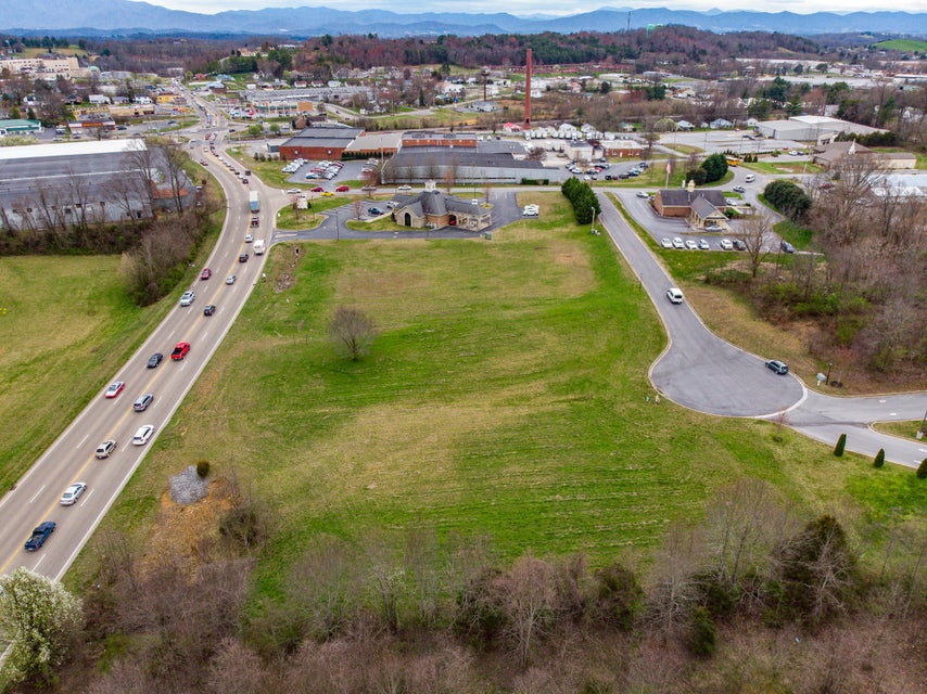 Photo #1: 1435 70 Tn Hwy Bypass / Heritage Court