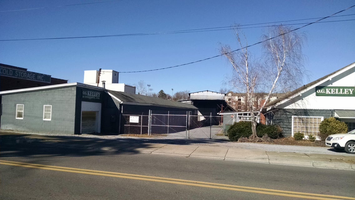 Photo #2: 724 Walnut Street