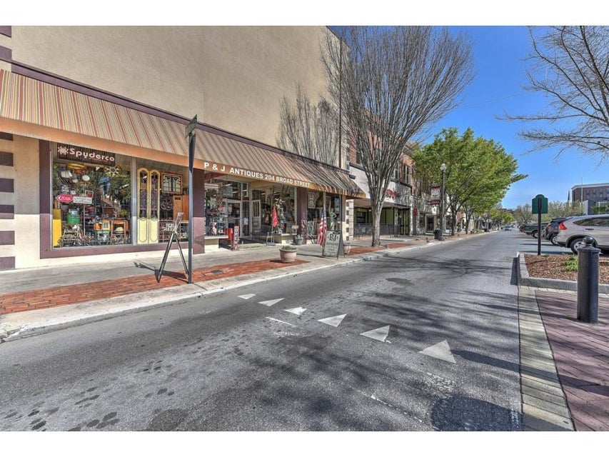 Photo #21: 212 Broad Street