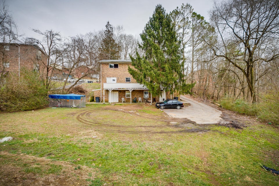 Photo #5: 916 Chadwick Drive