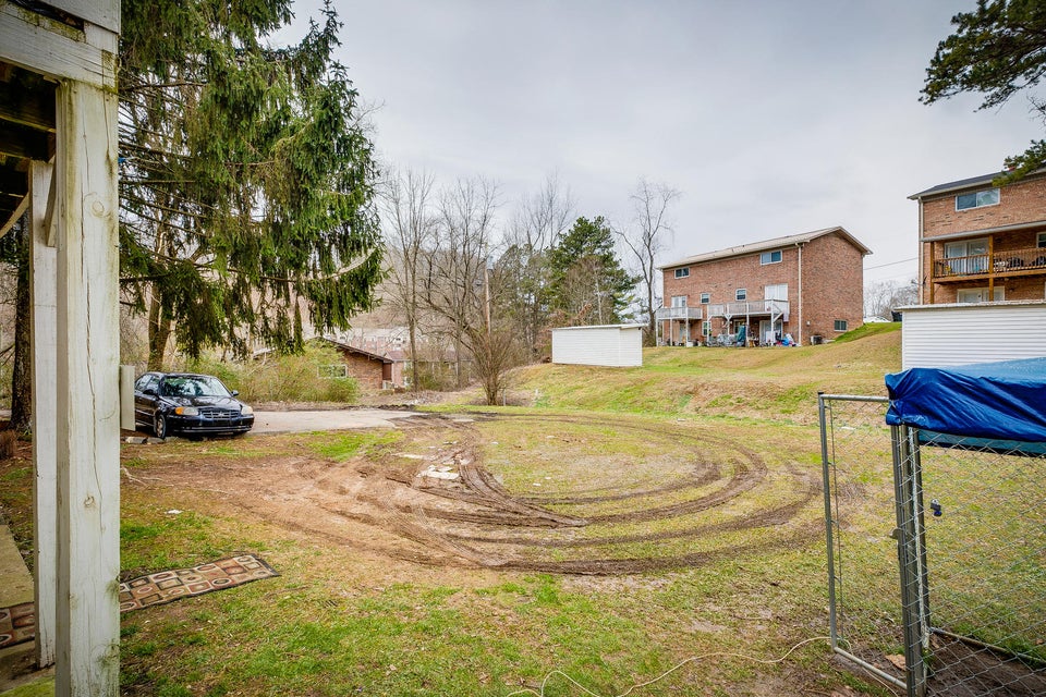 Photo #7: 916 Chadwick Drive