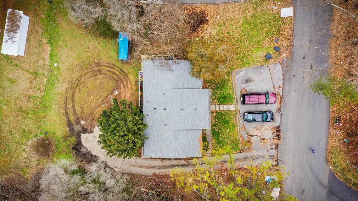 Photo #9: 916 Chadwick Drive