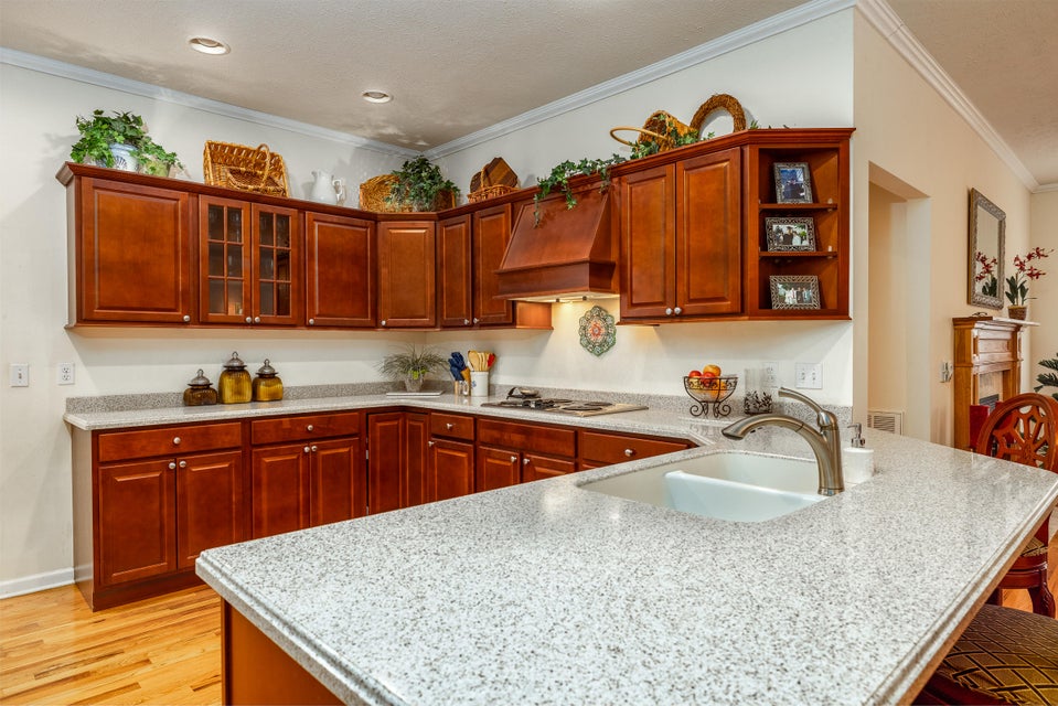 Photo #10: 342 Pinehurst Court