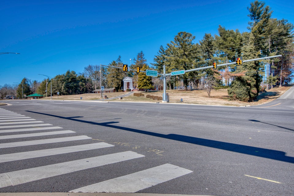 Photo #5: 2700&2680 Lee Highway