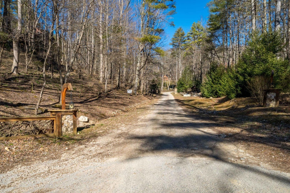 Photo #6: 822 Sugar Hollow Road