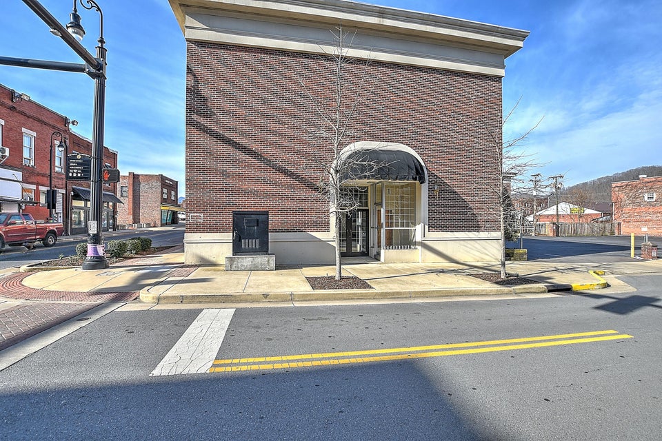 Photo #4: 201 Main Avenue