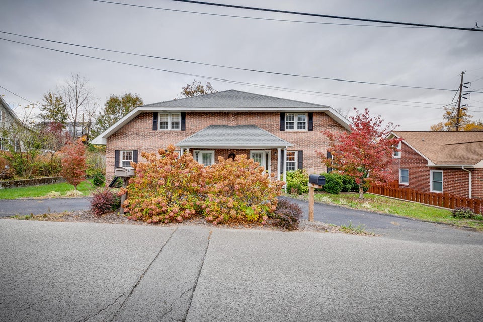 Photo #2: 331 Masonic Street
