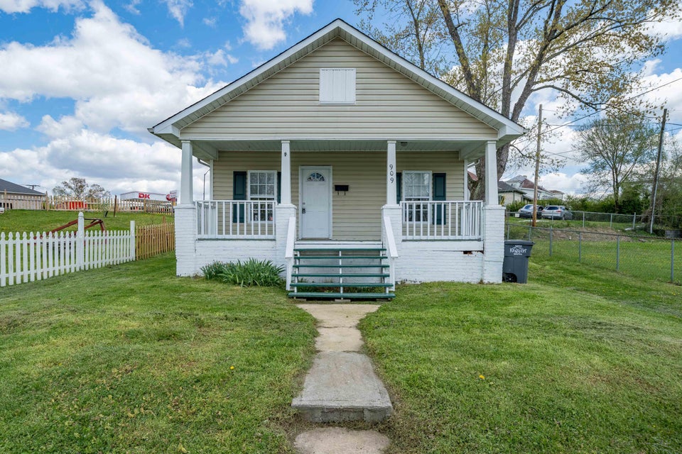 Photo #2: 909 Myrtle Street