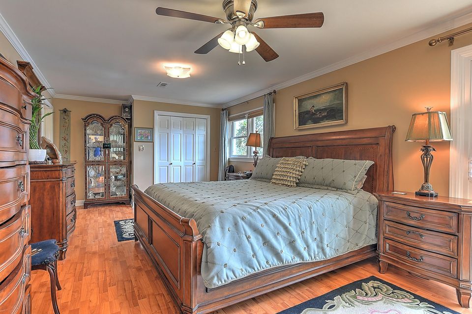 Photo #15: 3733 Hemlock Park Drive