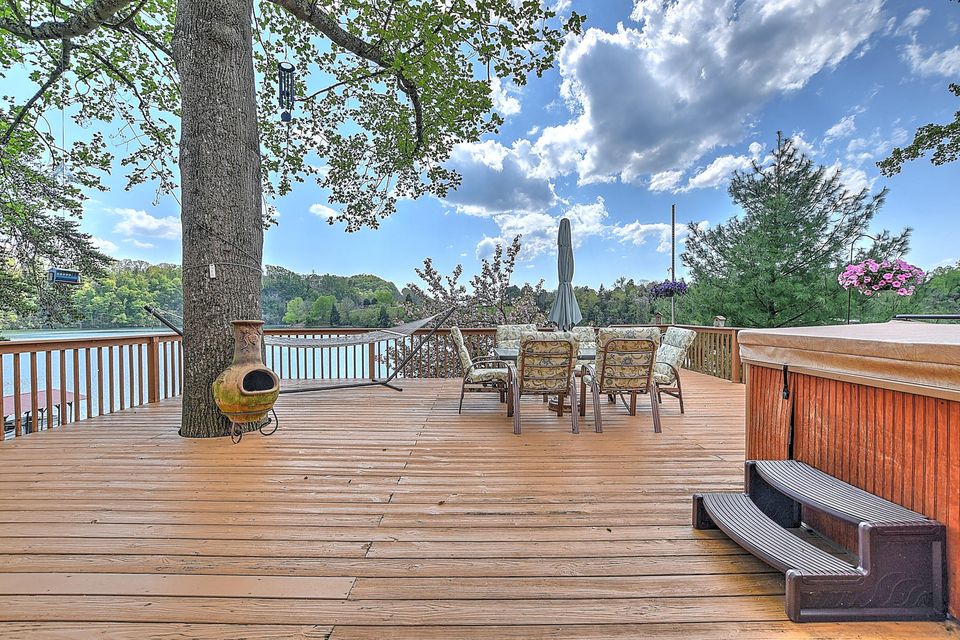 Photo #6: 3733 Hemlock Park Drive
