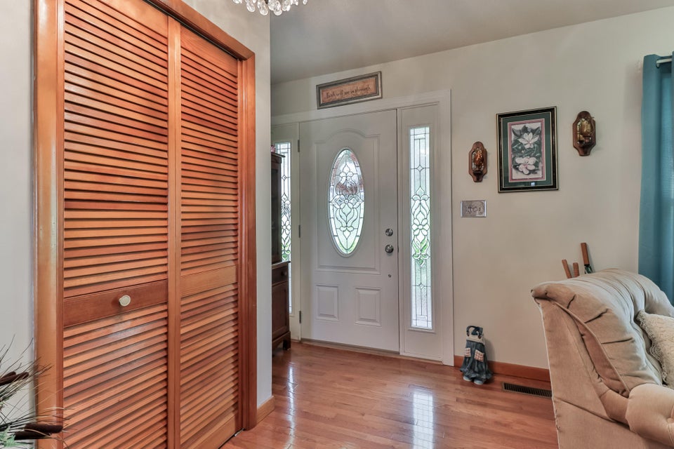 Photo #3: 909 Clearwood Avenue