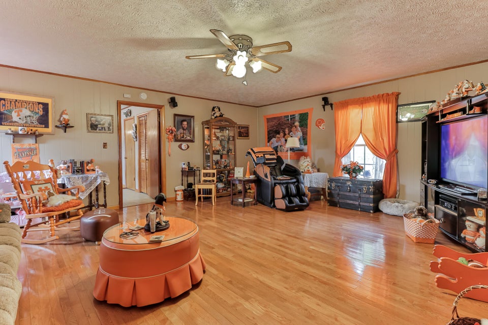 Photo #17: 909 Clearwood Avenue