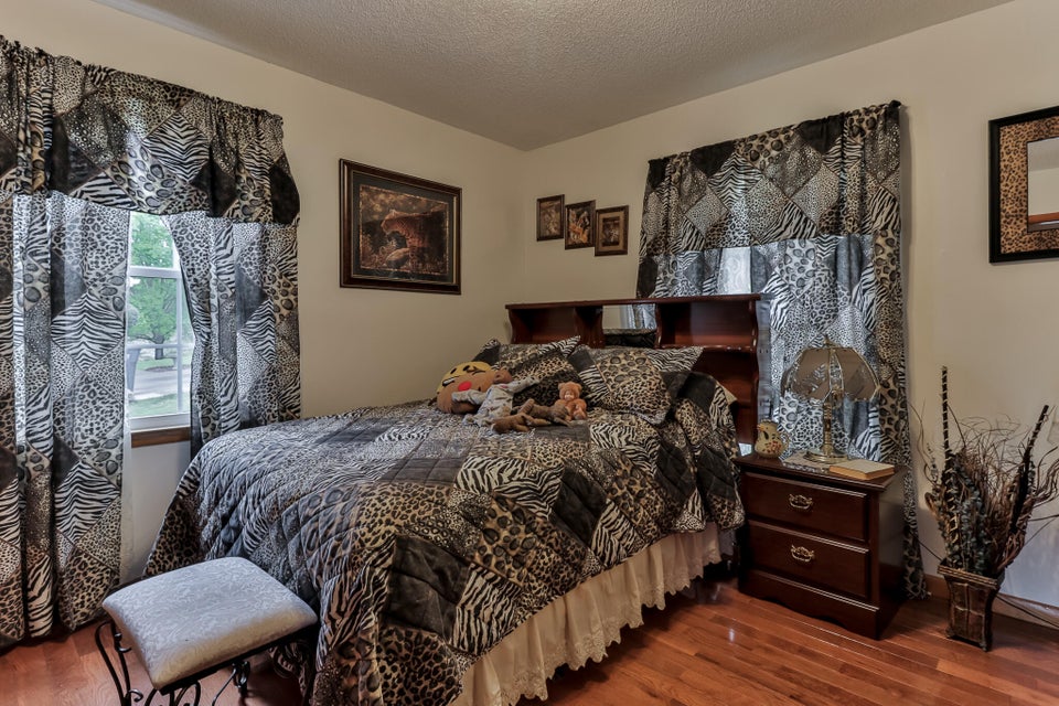 Photo #24: 909 Clearwood Avenue