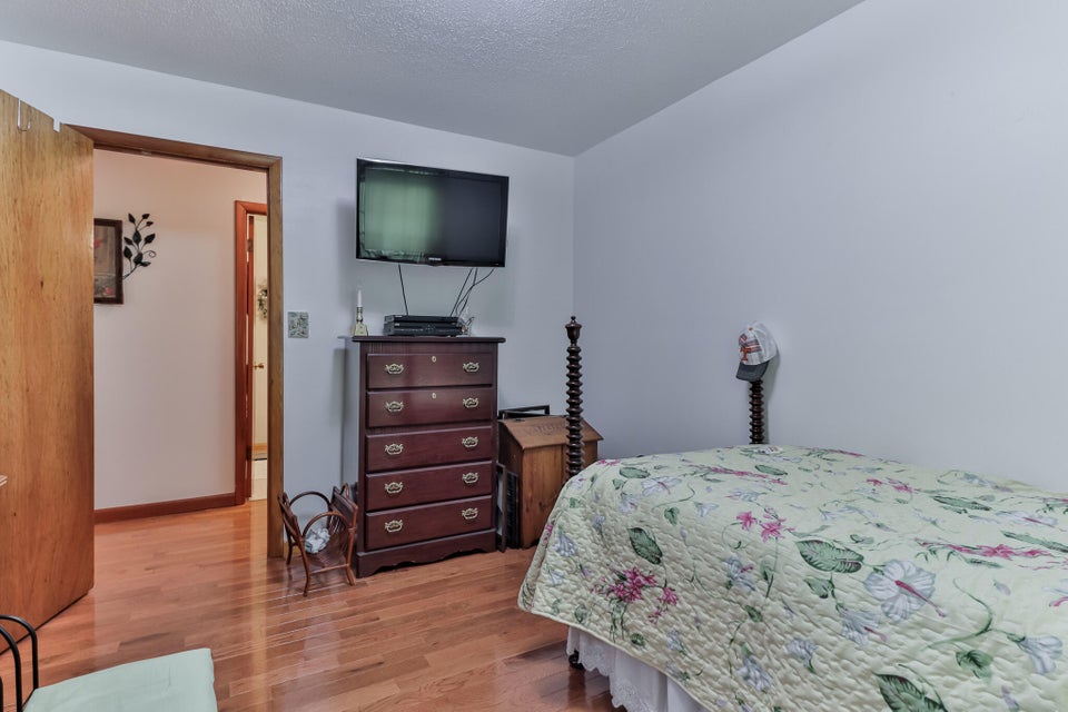 Photo #28: 909 Clearwood Avenue