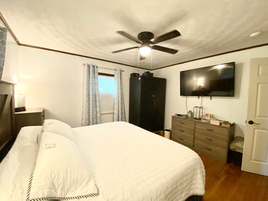 Photo #33: 404 Woodland Terrace