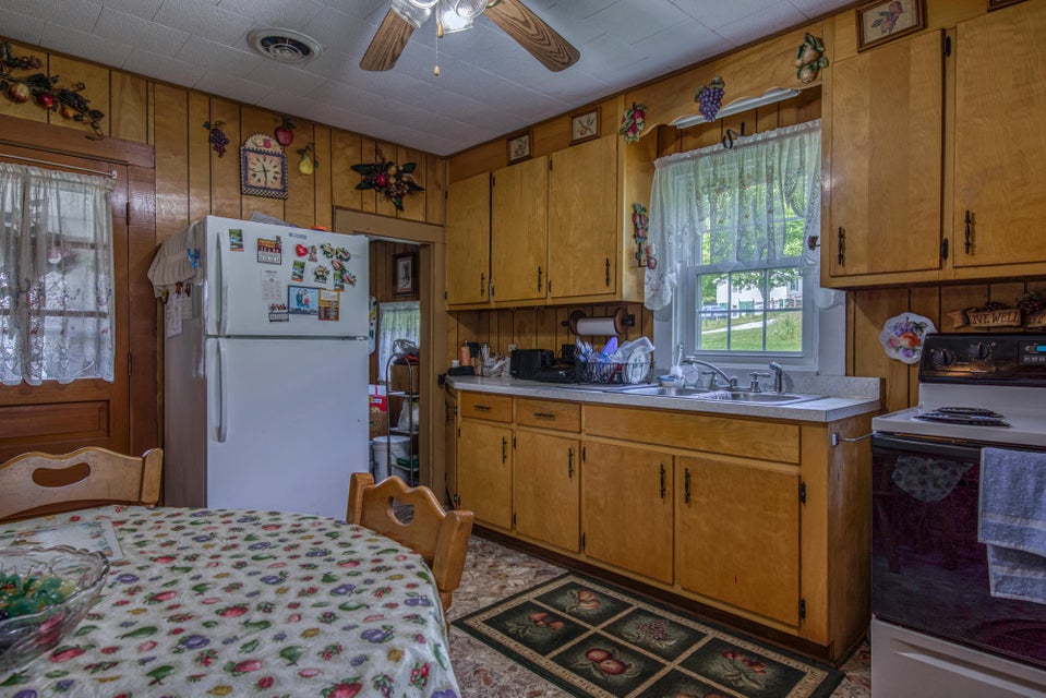 Photo #11: 16079 Hamilton Street