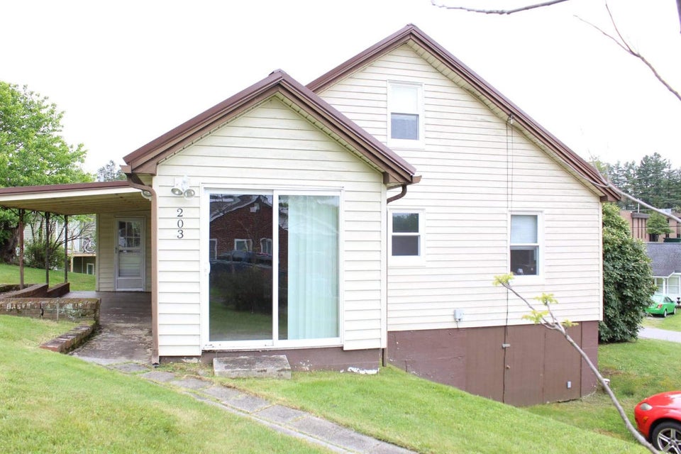 Photo #9: 203 Glade St Street