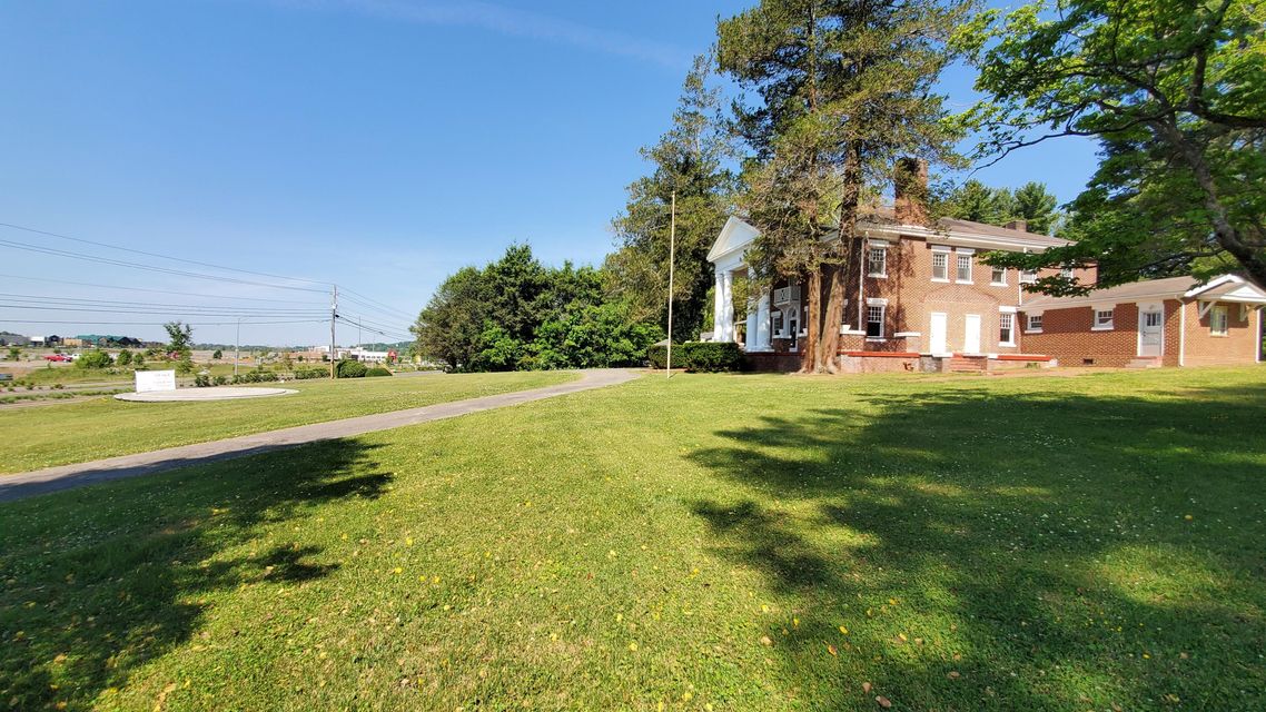 Photo #1: 2700&2680 Lee Highway