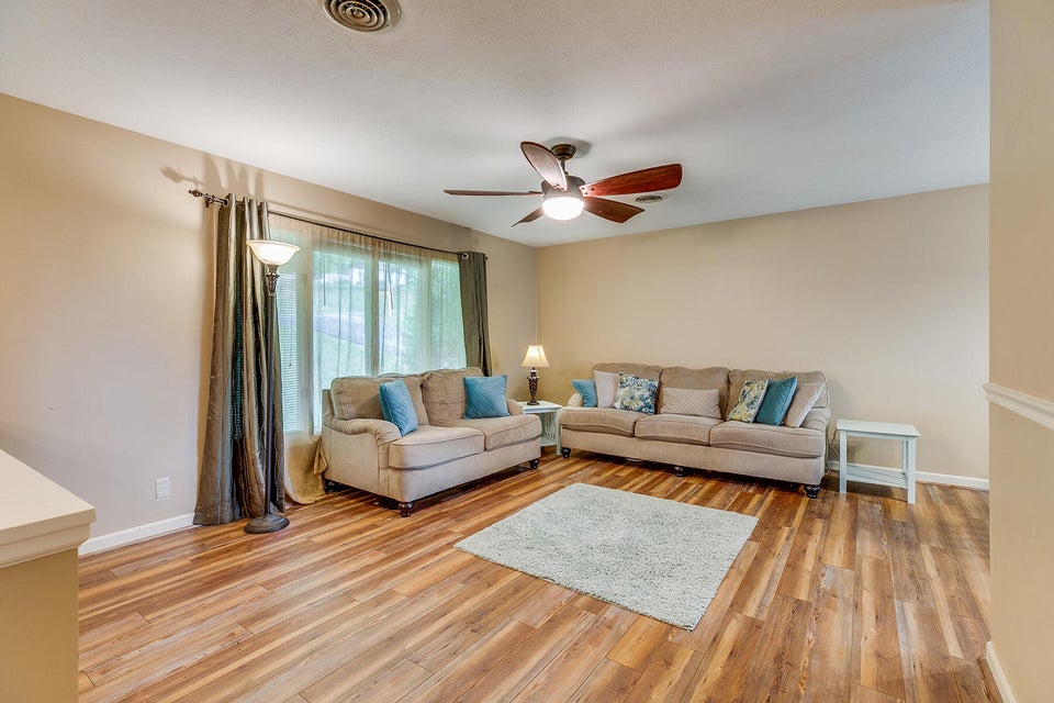 Photo #7: 949 Beechwood Drive