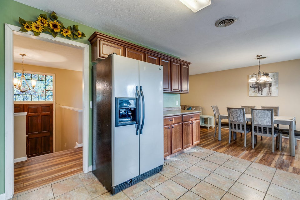 Photo #17: 949 Beechwood Drive