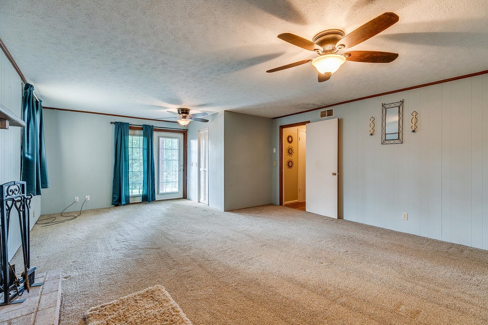 Photo #31: 949 Beechwood Drive