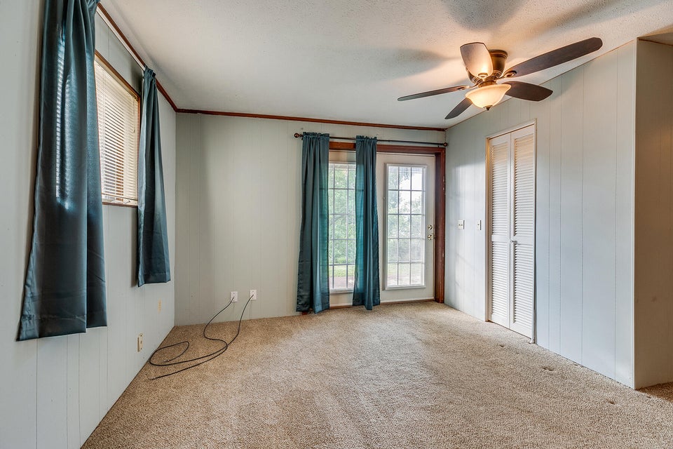 Photo #33: 949 Beechwood Drive