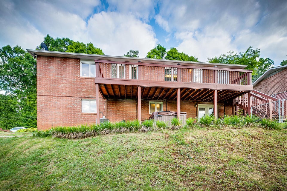 Photo #39: 949 Beechwood Drive