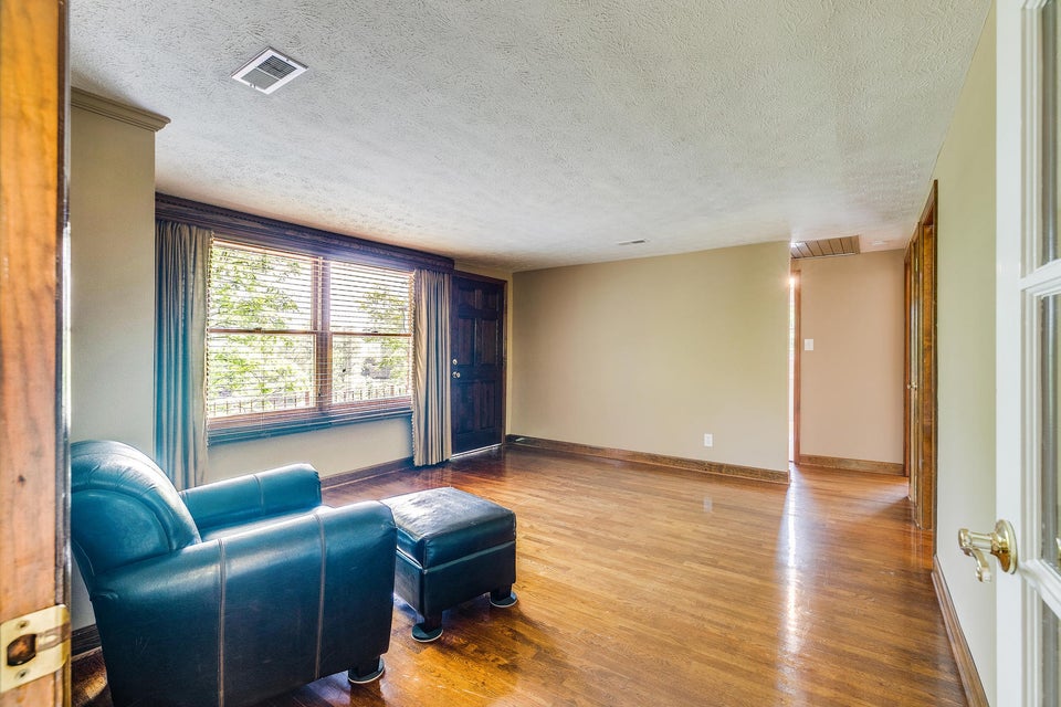 Photo #8: 524 Cherokee Drive