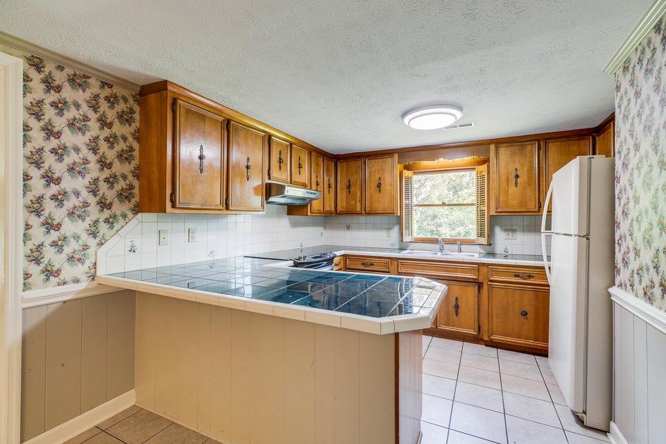 Photo #9: 524 Cherokee Drive
