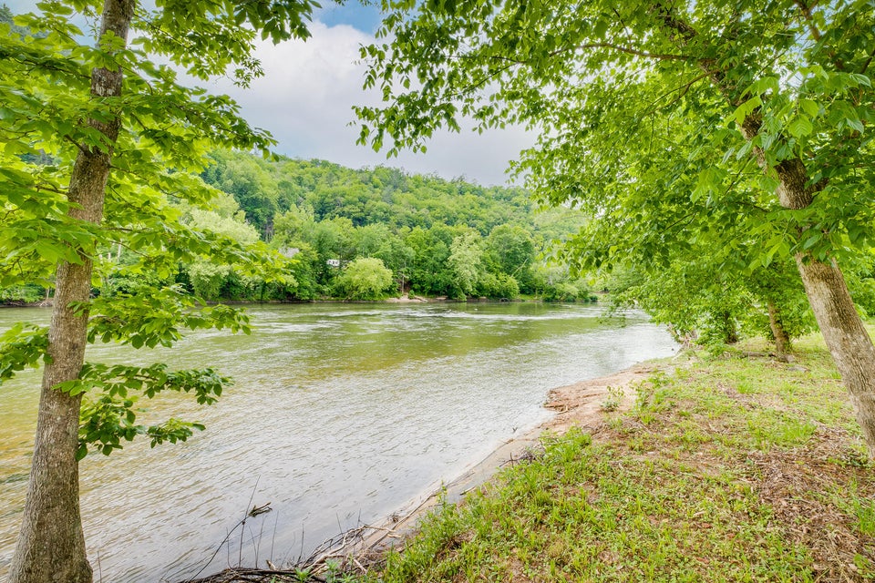 Photo #45: 3699 River Rapids Way