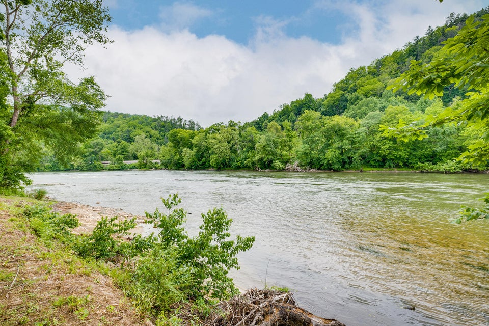 Photo #46: 3699 River Rapids Way