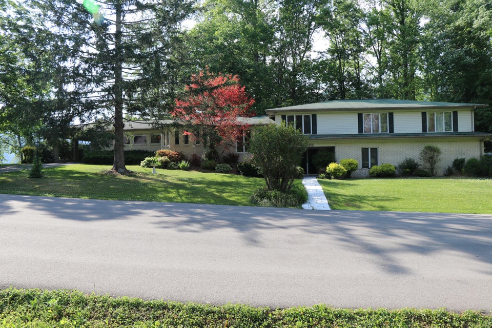 Photo #2: 1315 Oakwood Circle