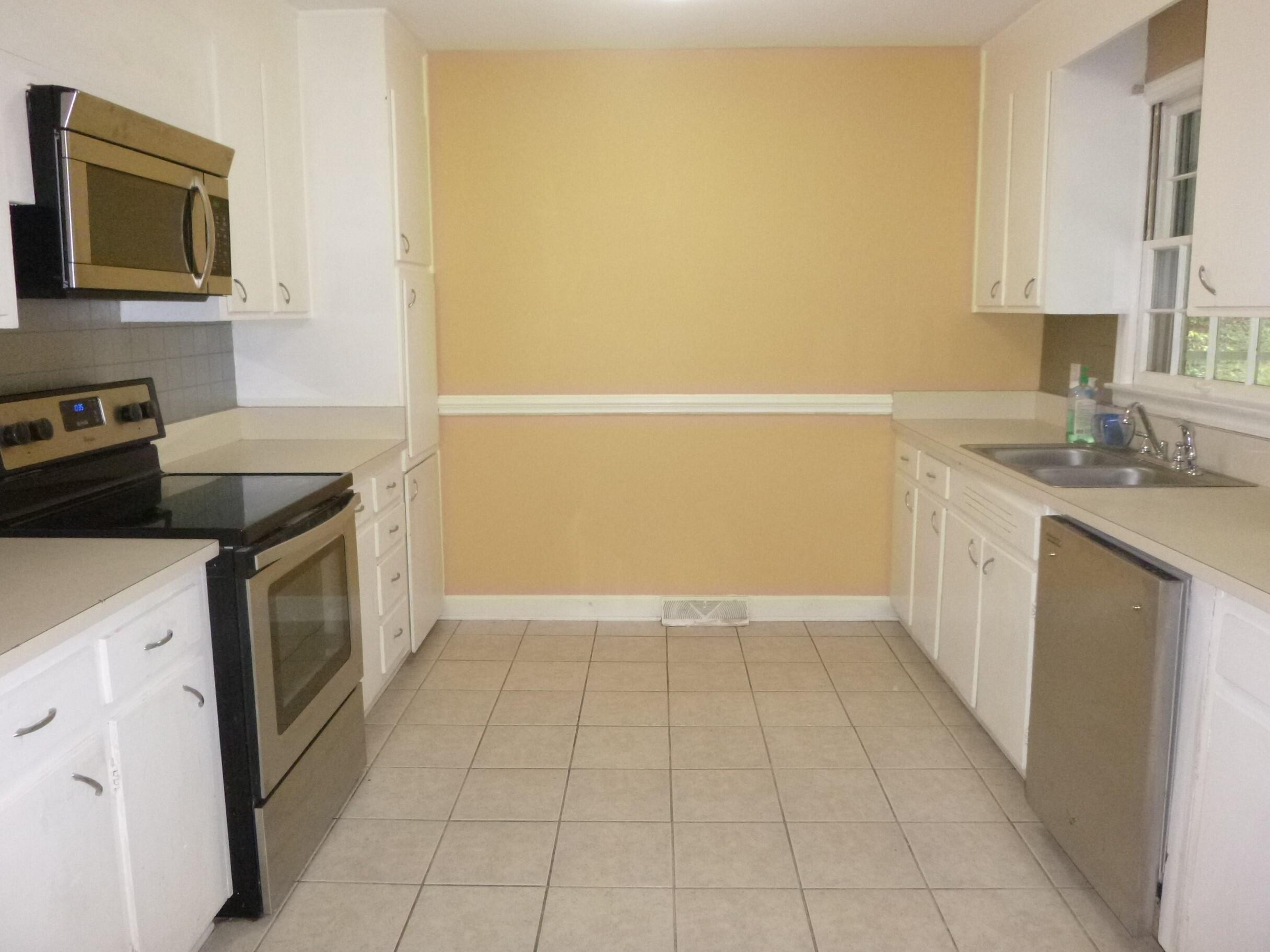 Photo #3: 805 Summer Hills Court