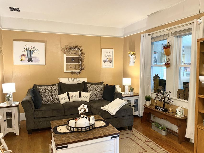 Photo #6: 713 Park Avenue