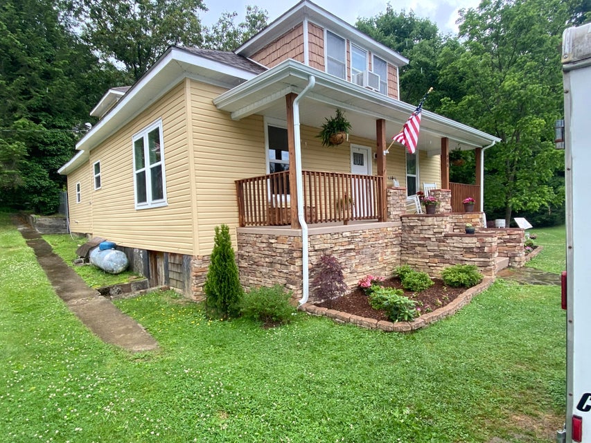 Photo #3: 906 Campbell Avenue