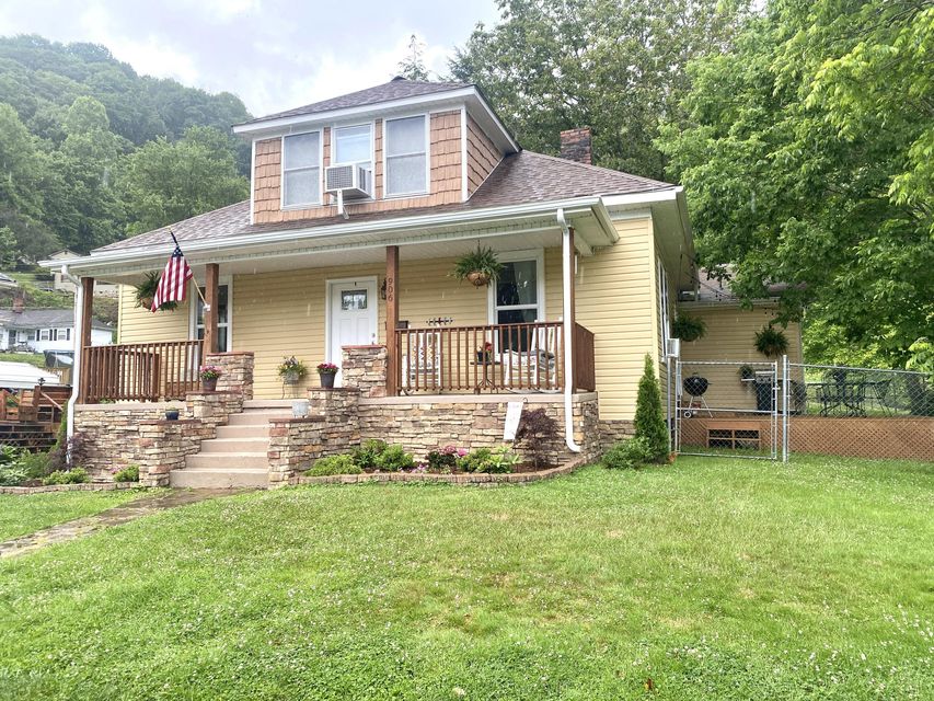 Photo #5: 906 Campbell Avenue