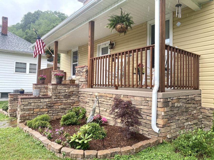 Photo #9: 906 Campbell Avenue