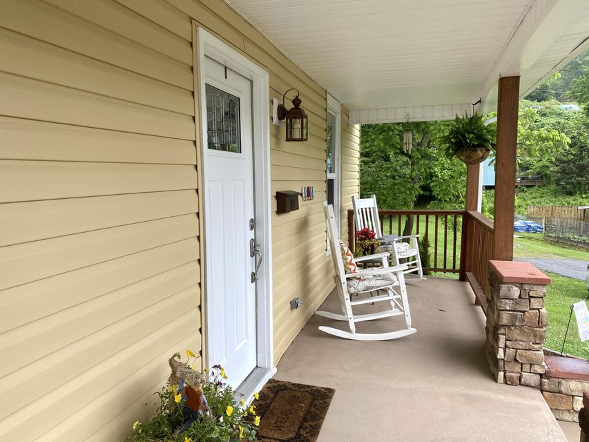 Photo #10: 906 Campbell Avenue