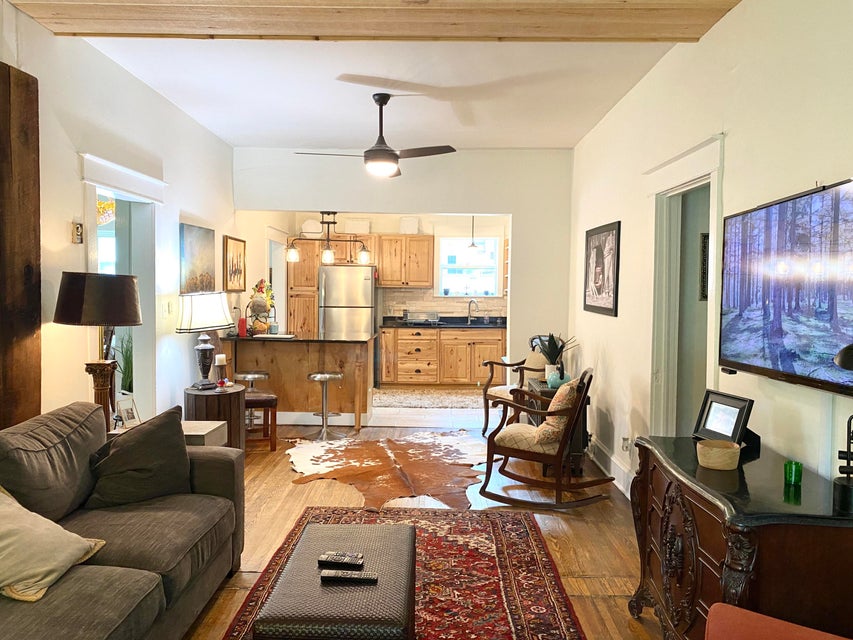 Photo #28: 906 Campbell Avenue