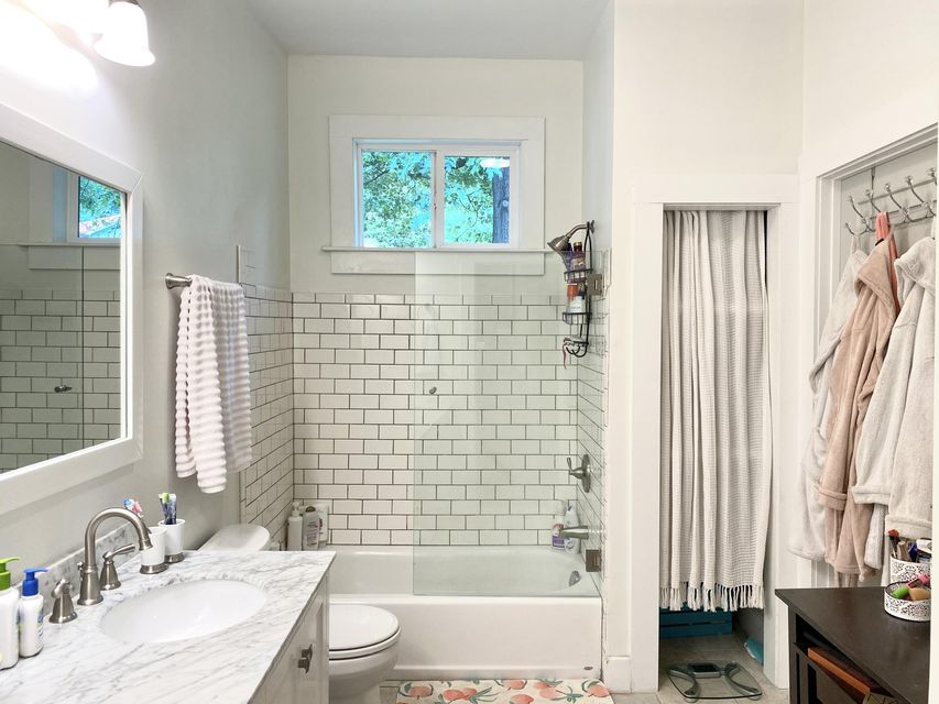 Photo #33: 906 Campbell Avenue