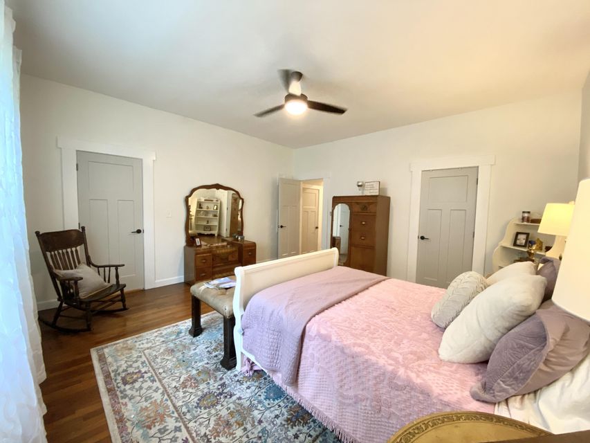 Photo #39: 906 Campbell Avenue