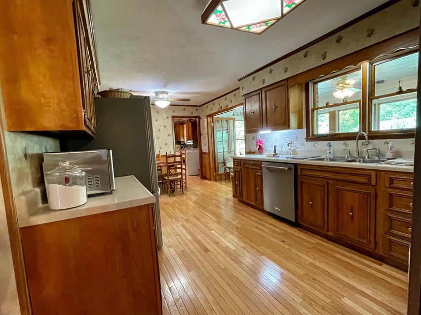 Photo #13: 164 Dotson Avenue