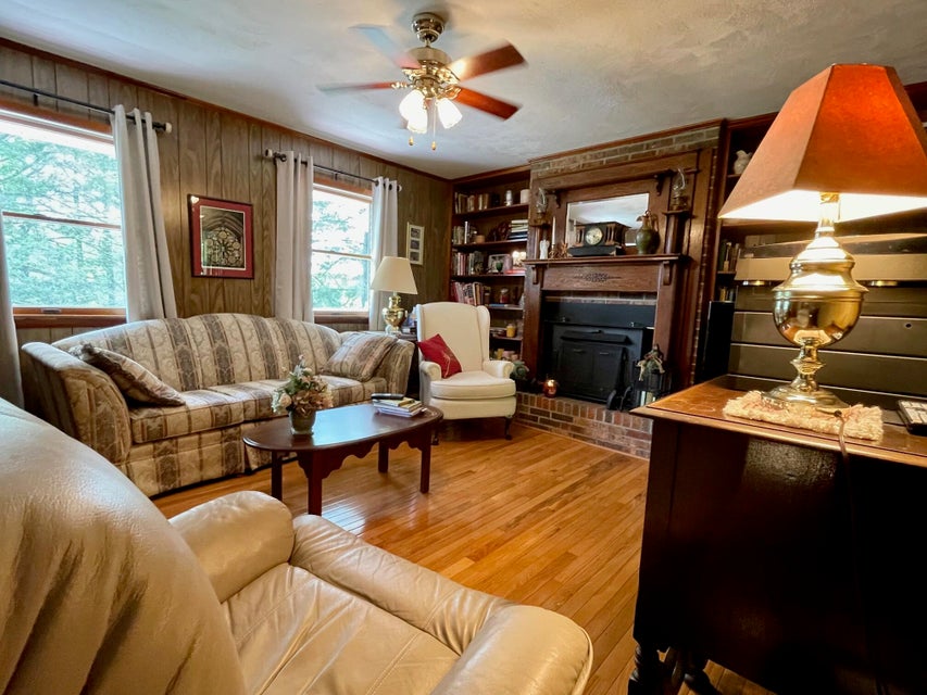 Photo #25: 164 Dotson Avenue